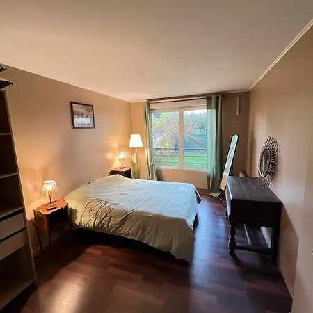 Apartment Pres Du Stade De France + Parking Gratuit Saint-Denis (Seine-Saint-Denis)